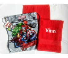 Zwemset: 2 rode handdoeken en zwemzakje Marvel Avengers